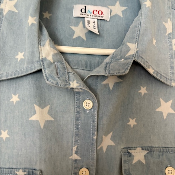 Denim and Compant Blue Star Print chambray Sleeveless Shirt - Picture 3 of 4